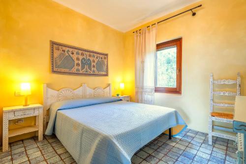 a bedroom with a bed and a window at Casa Marina a 150mt dalla pelosa in Stintino