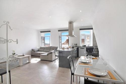 a kitchen and living room with a table and chairs at Traditional 3 bedroom apartment in Alte
