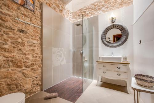 a bathroom with a shower and a sink at Casa Rural La Morisca in Tuineje