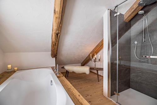 a bathroom with a bath tub and a shower at Obereggeralm in Valdaora