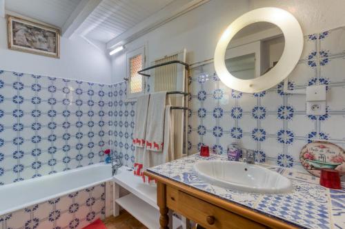 a bathroom with a sink and a tub and a mirror at Le Mazet Du Maréchal Ferrant in Maguelonne-la-Sauvage