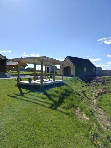 a picnic table in a field with a barn at Temuka Lodge in Glenurguhart