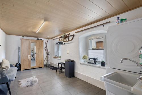 a living room with a sink and a window at Ferienhaus Alte Wognerei in Fuchsmühl