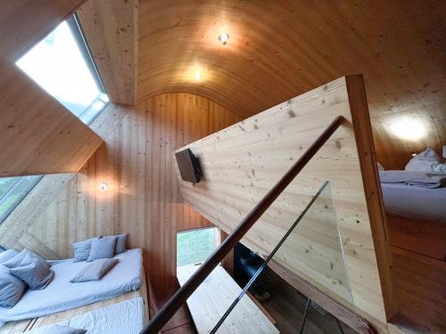 a room with two beds in a tree house at Ufogel in Nußdorf