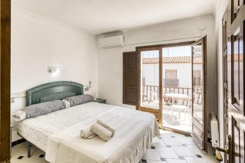 a bedroom with a large bed and a balcony at Casa de Riells in L'Escala