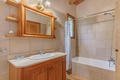a bathroom with a sink and a bath tub at Son Barbudet in Campos