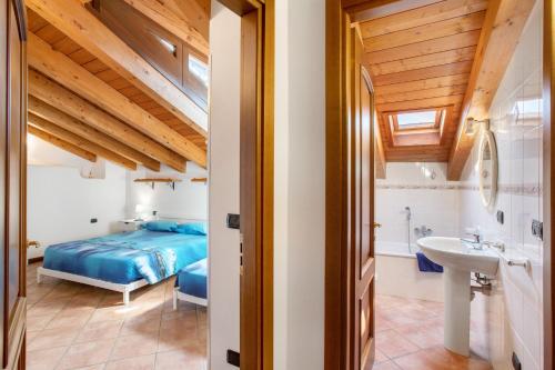 a bedroom with a bed and a sink at Appartamento nel borgo di Chatillon in Châtillon
