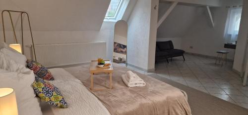 a room with a bed with a table and a chair at Mb Homes Hechingen in Hechingen