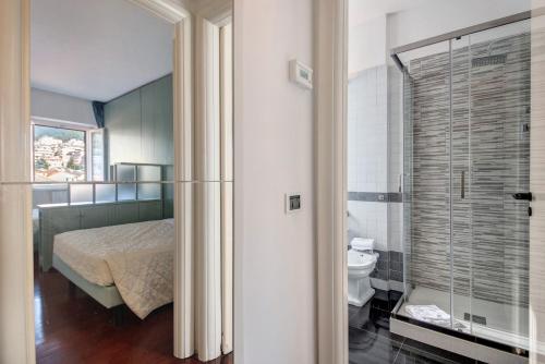 a bathroom with a bed and a shower and a toilet at Appartamento Gabbiano in Rapallo