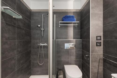 a bathroom with a shower stall and a toilet at Club Atlantis 159 in Adeje