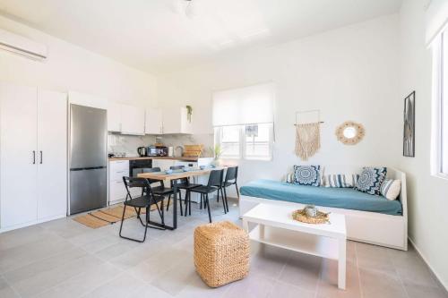 Evan Suites Rhodes