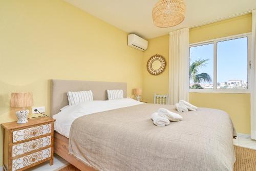 a bedroom with two beds and a window at Vakantiewoning Torrox Park 300 in Torrox