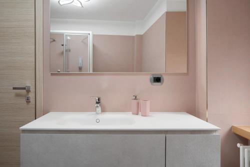 a bathroom with a white sink and a mirror at Casa Picchio in Rabbi