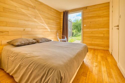Katil atau katil-katil dalam bilik di La longère d'Astérius