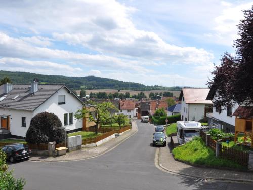 a small street in a small town with houses at Ferienwohnung Buedinger Weg in Gründau