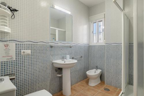 a bathroom with a sink and a toilet at Casa Nesenka 1 in Zahora