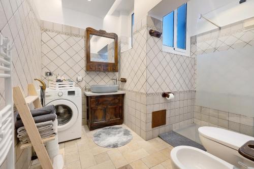 a bathroom with a washing machine and a washer at Soleluna in Vado Ligure