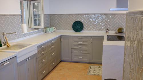a kitchen with a sink and a counter at Villa Tropical Dream in Salobreña