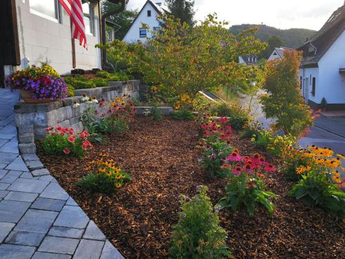 a garden with colorful flowers in a yard at Ferienwohnung am Silberg in Plettenberg
