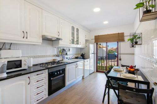 Cosy Apartment With Pool 2