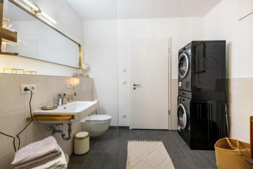 a bathroom with a sink and a washer and dryer at bei Stefanie in Bad Koetzting