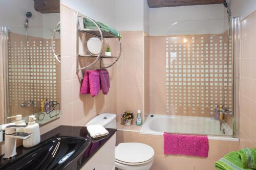 a bathroom with a tub and a toilet and a sink at Matxingonea 1 in Urdax