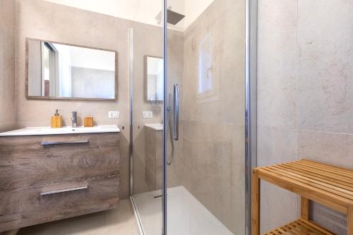 a bathroom with a shower and a sink at Villa Flora Sea View in Cuile Pazzoni