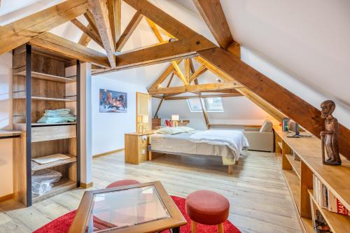 a bedroom with a bed and a desk in a room at Chambres D'hôtes Le Palmier in Sevremont
