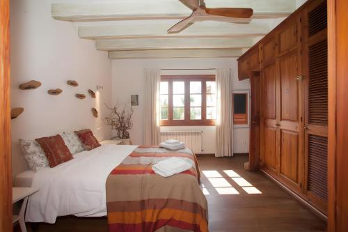a bedroom with a bed and a ceiling fan at Charming villa by the sea in Llucmajor