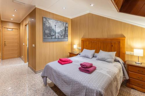 a bedroom with a bed with two towels on it at Pensado Para ti in Pozuelo de Alarcón