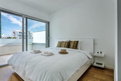 Lovely Modern Apartment With Pool