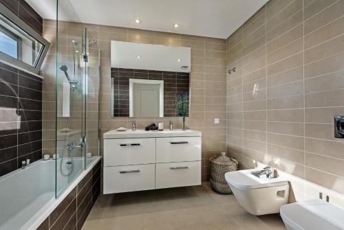 Lovely Modern Apartment With Pool