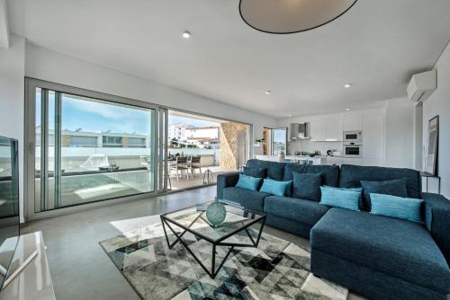 Lovely Modern Apartment With Pool