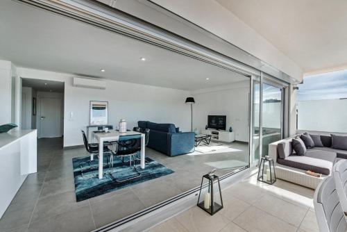 Lovely Modern Apartment With Pool