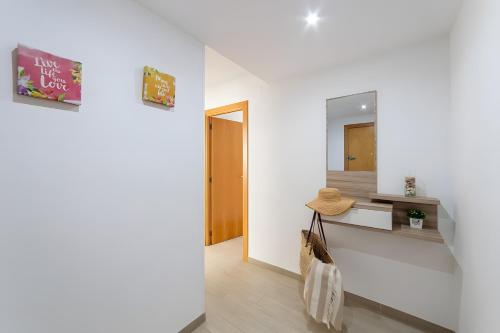 a room with white walls and a hat on a shelf at Calma Mar in Los Mártires