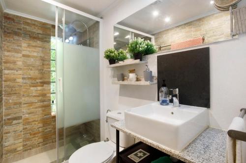 a bathroom with a white sink and a shower at Casa do Campo Dornes Um in Paio Mendes