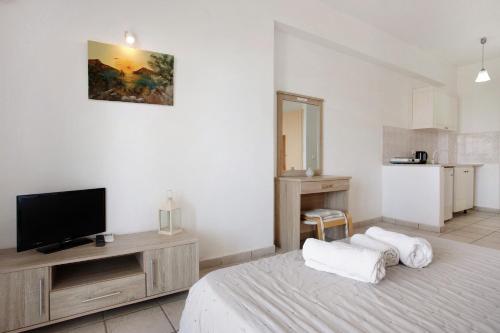Yiannis Studio 5