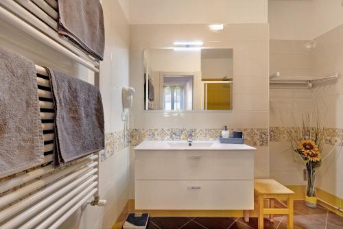 a bathroom with a sink and a mirror at Casabb in Toscolano Maderno