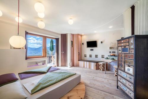 a bedroom with a bed and a desk in it at Apartment Belvedere in Caines
