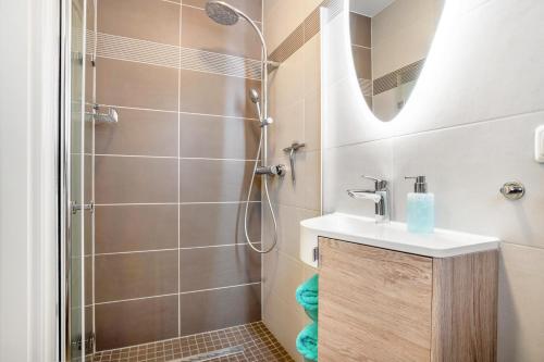 a bathroom with a shower and a sink at Haus Windflüchter 3b in Zingst
