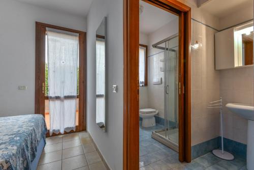 a bathroom with a bed and a sink and a toilet at Appartamento 3b in Campo nell'Elba