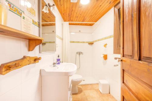 a bathroom with a white sink and a toilet at Sant Grau I in Navés
