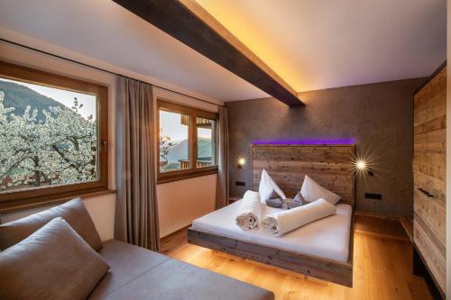 a bedroom with a bed and a window at Sonnleiten Sonnenadler 1 in Collepietra