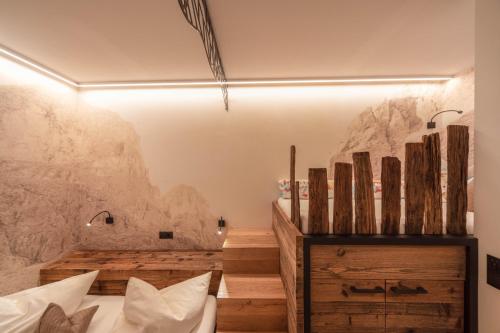 a bedroom with a mountain mural on the wall at Sonnleiten Sonnenadler 1 in Collepietra