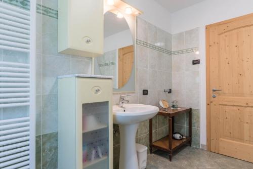 a bathroom with a sink and a mirror at Baita Serpillo in Palù del Fersina