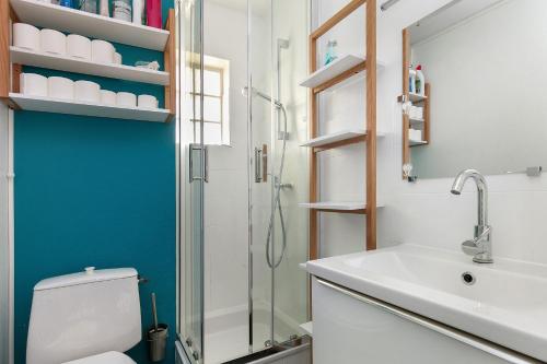 a bathroom with a toilet and a sink and a shower at Studio Emma in Le Croisic