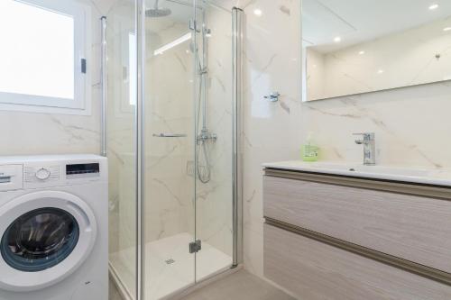 a bathroom with a washing machine and a washer at Apartment Acapulco 6 in Fuengirola