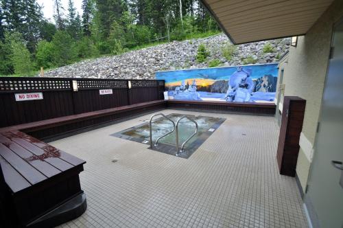 Piscina en o cerca de Fernie Fox Hotel
