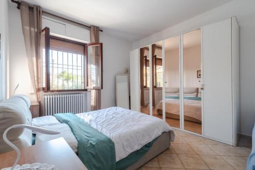 a bedroom with a bed and a mirror at Casa Belvedere in Foiano della Chiana