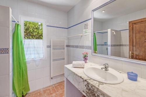 a bathroom with a sink and a mirror at Villa Paula in Sa Ràpita